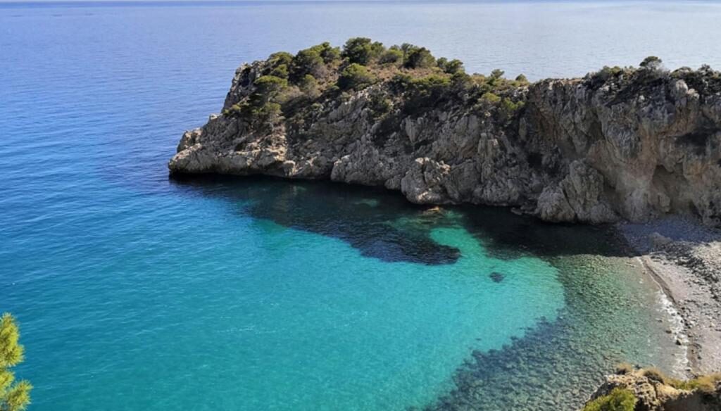 Altea-Cala-Mascarat-e1764924025843 Альтея: художественные улицы и море