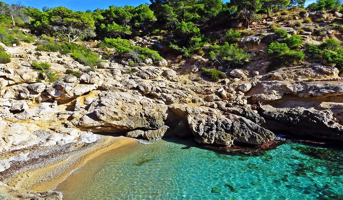 Самые красивые бухты Коста-Бланка для фотосессий и отдыха - Лучшие места / подборки - Costa Blanca Фото - Cala_del_Raco_del_Conill-e1764795968171 Cala_del_Raco_del_Conill-e1764795968171 Самые красивые бухты Коста-Бланка для фотосессий и отдыха