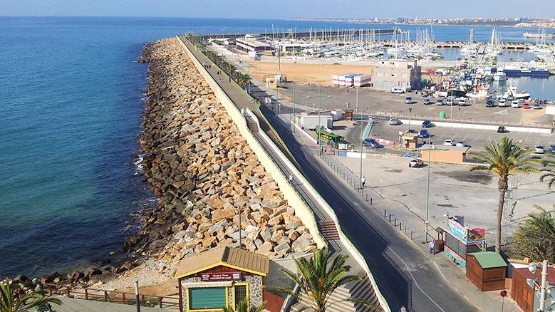 Dique-de-Levante-Torrevieja Торревьеха: лучшие активности и пляжи для всей семьи