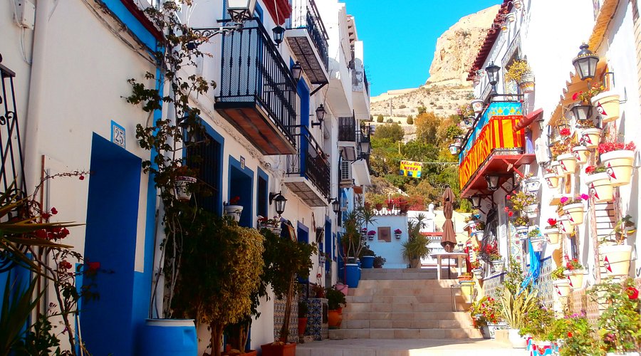 Alicante in 1 Day: A Guide to the Main Attractions - Alicante City Guides Itineraries & Routes Tourism & Places  - Costa Blanca Space Фото - El-Barrio-de-Santa-Cruz