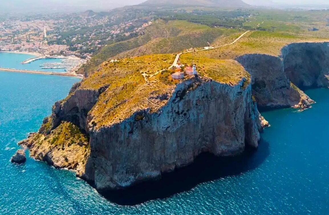 Лучшие смотровые площадки Коста-Бланка: виды, которые стоит увидеть - Лучшие места / подборки - Costa Blanca Фото - Mirador-del-Cabo-de-San-Antonio-e1764829992936 Mirador-del-Cabo-de-San-Antonio-e1764829992936 Лучшие смотровые площадки Коста-Бланка: виды, которые стоит увидеть