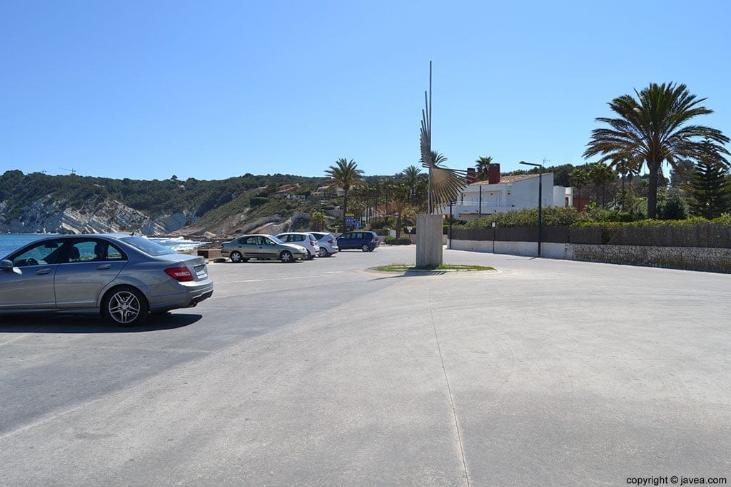 Где лучше парковаться у пляжей Коста-Бланка: полный гид - Пляжи Туризм  - Costa Blanca Space Фото - Parking-de-Cala-Blanca-para-acceder-a-la-playa