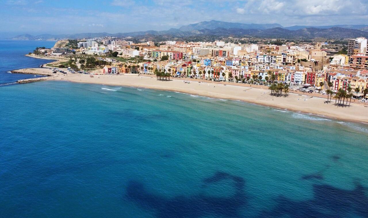 Playa-Centro-Villajoyosa-e1764876358570 Вильяхойоса: колоритный город с шоколадными традициями