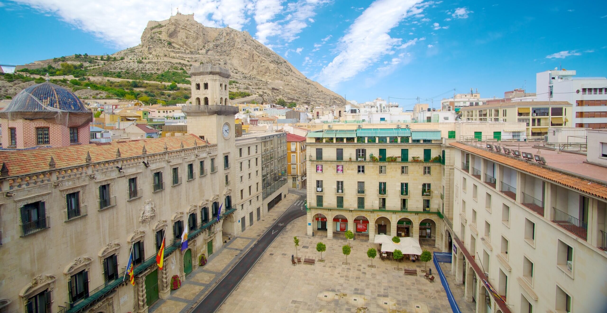 Plaza-del-Ayuntamiento-e1764842431449 Аликанте за 1 день: гид по главным достопримечательностям