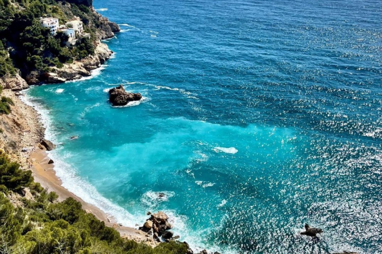 cala-ambolo-gl Хавеа: пляжи, бухты и природные маршруты