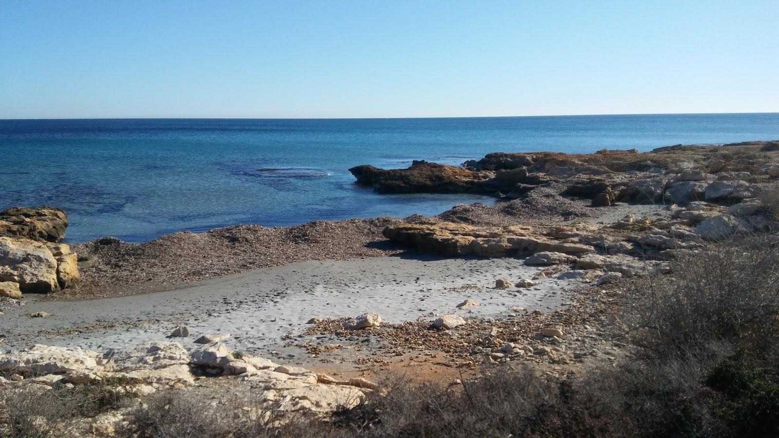 Лучшие места для плавания с маской и снорклинга - Активности Альтеа Кальпе Коста-Бланка Лучшие места / подборки Морейра Пляжи Санта-Пола Торевьеха Туризм Хавеа  - Costa Blanca Space Фото - cala-santiago-bernabeu-rocks-02