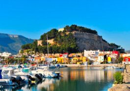 Панорама города Дения с видом на замок и побережье