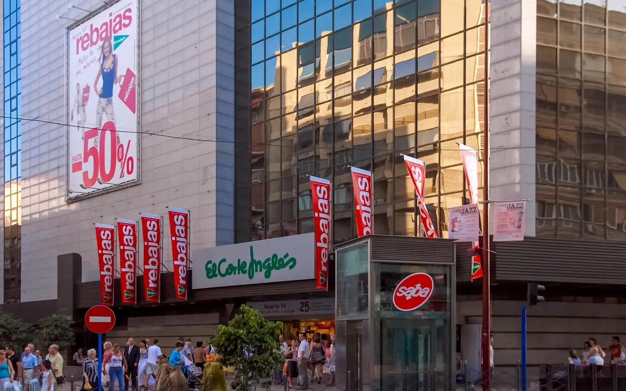 El Corte Inglés в Испании и на Коста-Бланка - магазины, отделы, шопинг-гайд - Аликанте Бенидорм Дом и интерьер Коста-Бланка Красота и уход Мода и аксессуары Продукты и гурме Сувениры и подарки Шопинг Электроника и технологии  - Costa Blanca Space Фото - el-corte-ingles-alicante-avenida-maisonnave