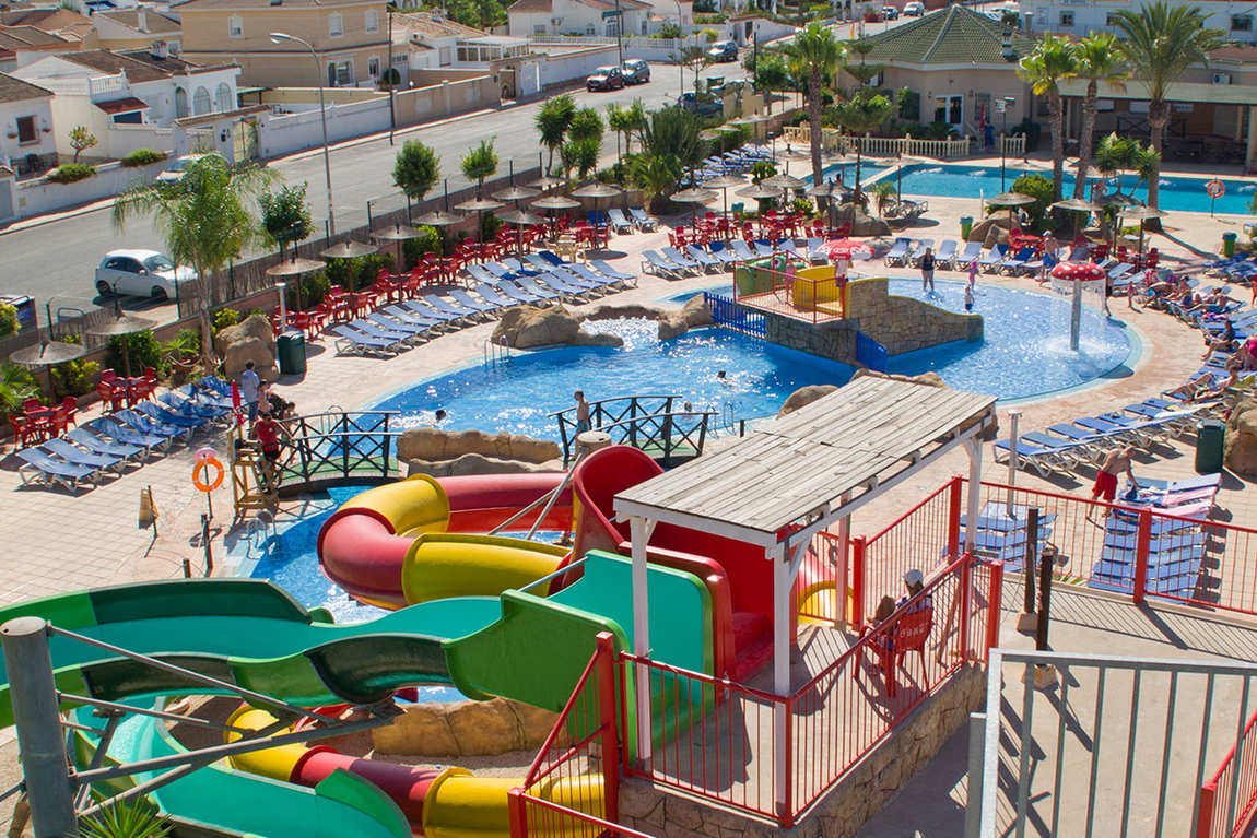 Аквапарки Коста-Бланка: полный гид по развлечениям для всей семьи - Активности Бенидорм Коста-Бланка Торевьеха Туризм - flamingo-aquapark-family Аквапарки Коста-Бланка: полный гид по развлечениям для всей семьи - Активности Бенидорм Коста-Бланка Торевьеха Туризм - Costa Blanca Space Фото - flamingo-aquapark-family