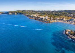 Панорама города Хавеа и побережья Коста-Бланки