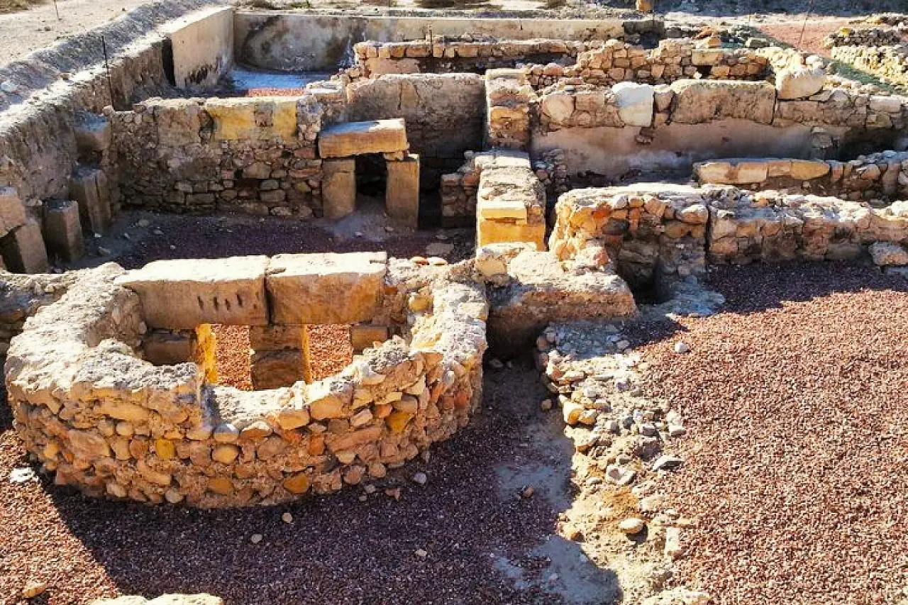 Эльче: пальмовые рощи и культурные маршруты - Маршруты Путеводители по городам Туризм Эльче  - Costa Blanca Space Фото - la-alkudiya-la-alcudia-arheologicheskij-park-i-rodina-damy-elche-1