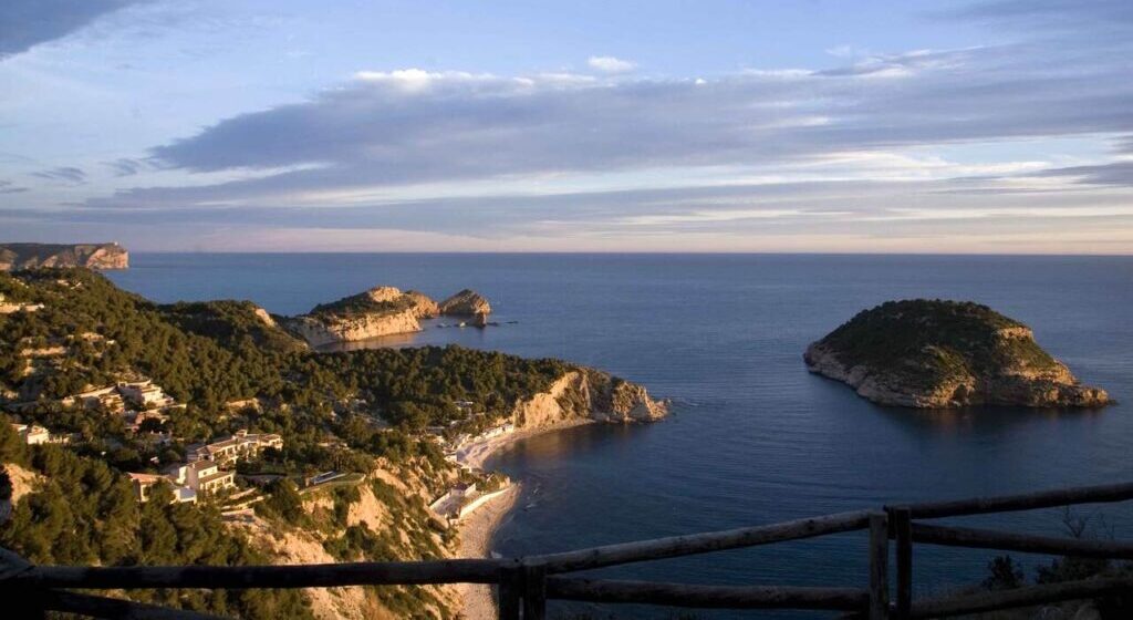 Прогулки вдоль побережья Коста-Бланка: топовые тропы и виды - Аликанте Кальпе Коста-Бланка Маршруты Морейра Туризм Хавеа  - Costa Blanca Space Фото - mirador-falzia-e1765013324433