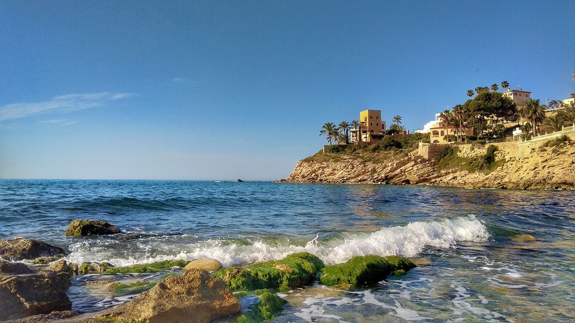 Каменистые пляжи Коста-Бланка: где красивые виды и подводный мир - Альтеа Бенидорм Бенисса Вильяхойоса Дения Коста-Бланка Остров Табарка Пляжи Туризм Хавеа Эль-Кампельо  - Costa Blanca Space Фото - piteres-coast-view