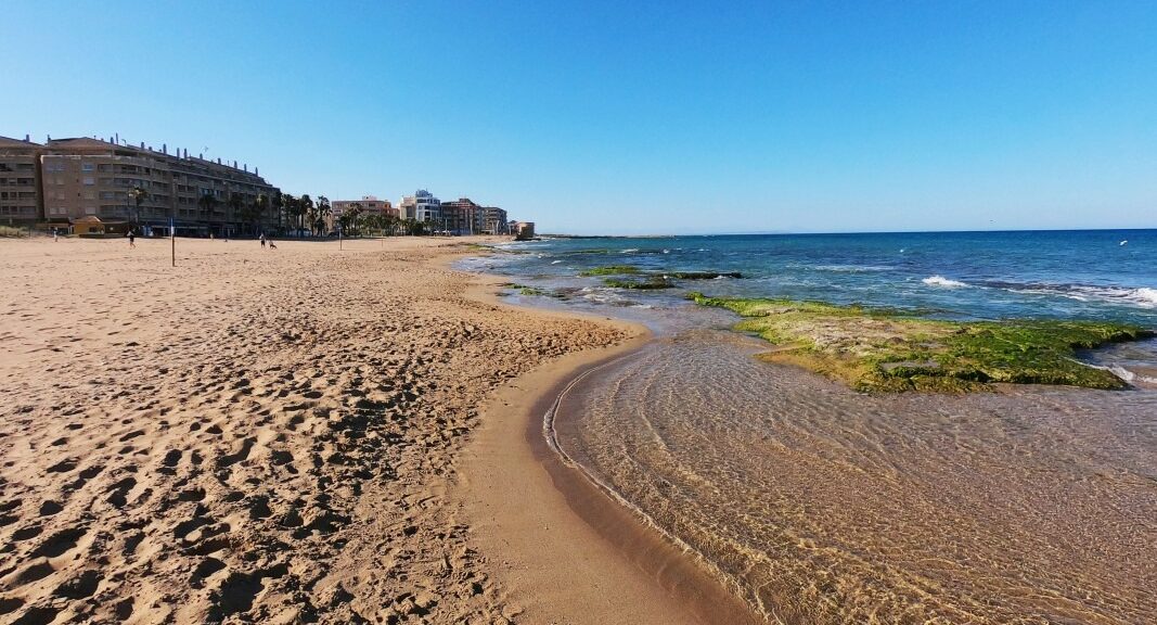 playa-de-la-mata-en-torrevieja-a-e1764870794823 Торревьеха: лучшие активности и пляжи для всей семьи