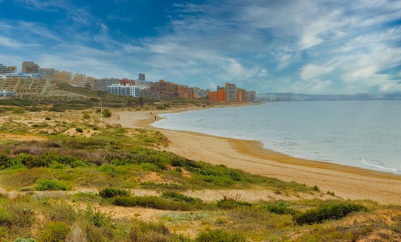 Дикие пляжи Коста-Бланка: секретные уголки для уединения - Альтеа Вильяхойоса Кальпе Коста-Бланка Морейра Пляжи Туризм Хавеа Эль-Кампельо  - Costa Blanca Space Фото - playa-del-carabassi-e1765046395877