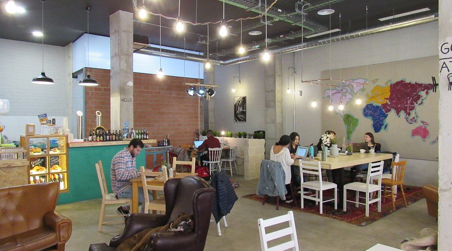 Work-friendly кафе Аликанте: где удобно работать и вкусно пить кофе - Аликанте Гастрономия Кафе и кофейни - study-on-our-large-communal Work-friendly кафе Аликанте: где удобно работать и вкусно пить кофе - Аликанте Гастрономия Кафе и кофейни - Costa Blanca Space Фото - study-on-our-large-communal