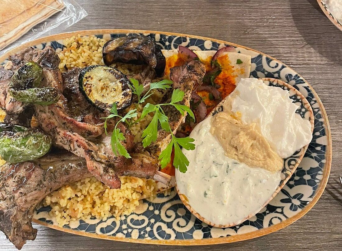 Торревьеха: гастрономический маршрут для туриста - Гайды по городам Гастрономия Торевьеха - tapas-de-beirut-mezze-platter-e1766938919450 Торревьеха: гастрономический маршрут для туриста - Гайды по городам Гастрономия Торевьеха - Costa Blanca Space Фото - tapas-de-beirut-mezze-platter-e1766938919450