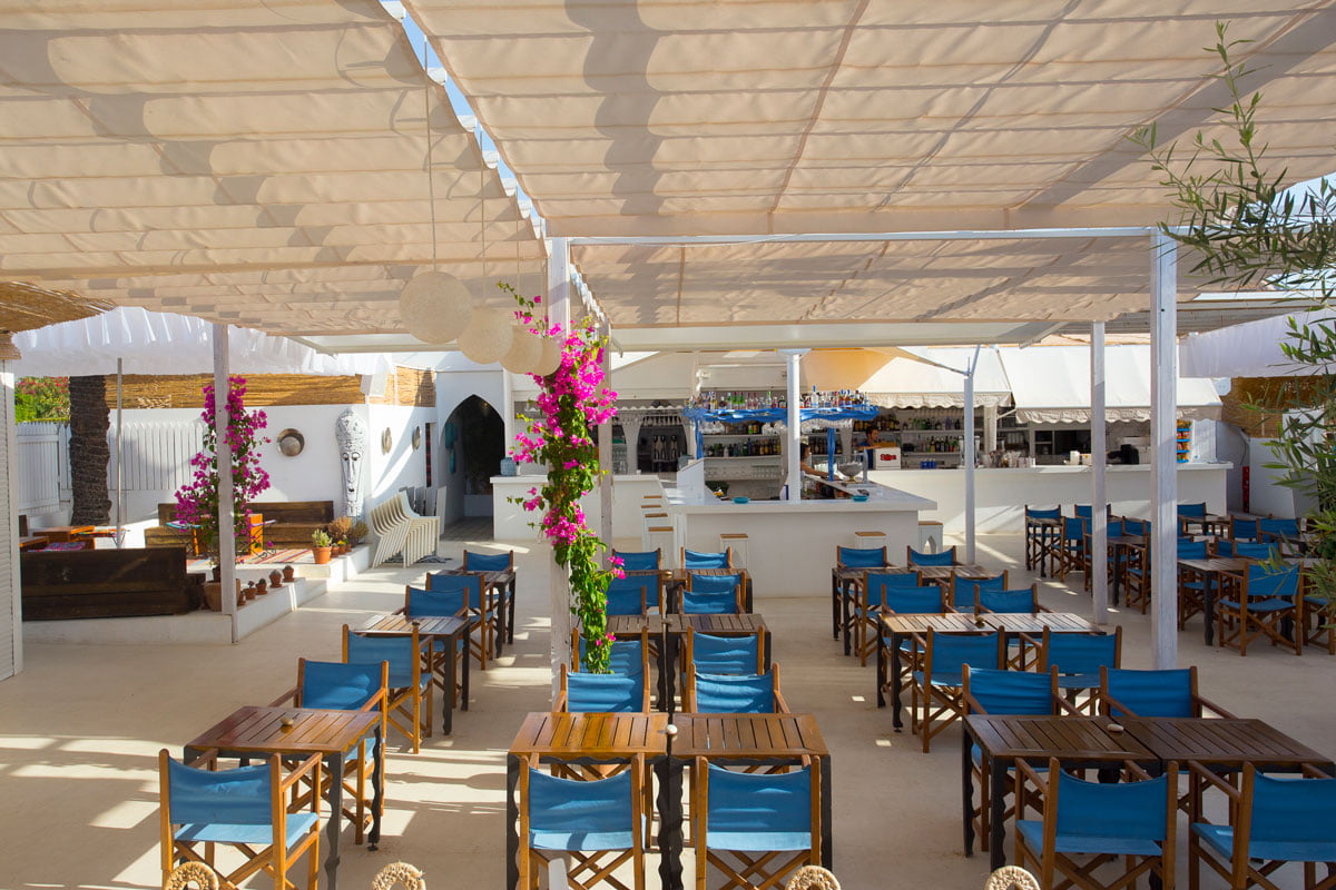 Хавеа: гастрономический тур по городу и побережью - Гайды по городам Гастрономия Хавеа  - Costa Blanca Space Фото - terraza-del-chiringuito-la-siesta