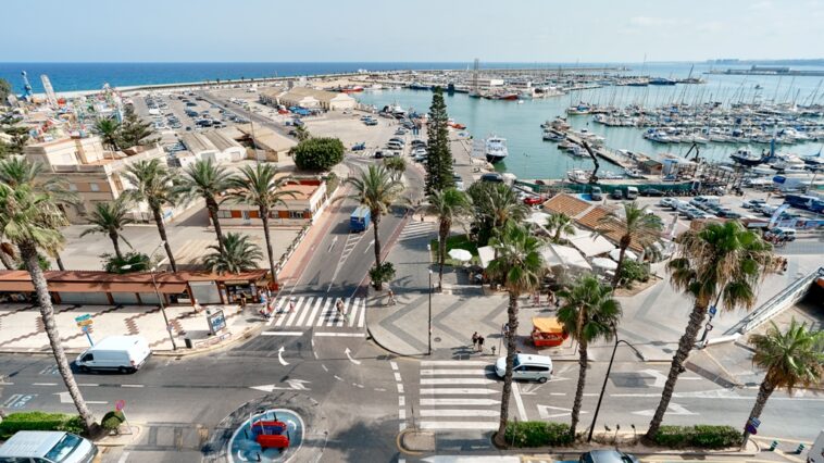 Торревьеха: панорама города и порта Коста-Бланка