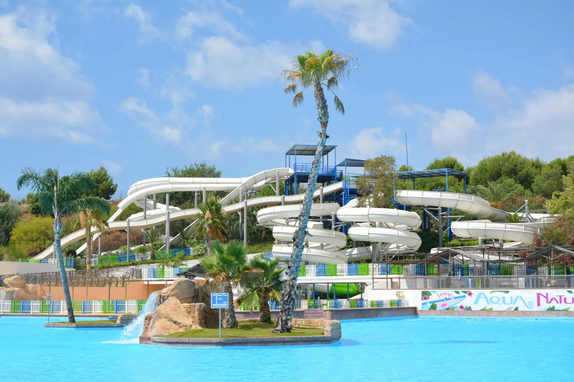 Аквапарки Коста-Бланка: полный гид по развлечениям для всей семьи