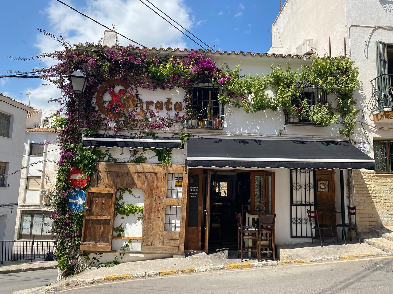 Винные бары Коста-Бланка: где попробовать местные вина - Гастрономия Национальная кухня - xef-pirata-altea-gastrobar1 Винные бары Коста-Бланка: где попробовать местные вина - Гастрономия Национальная кухня - Costa Blanca Space Фото - xef-pirata-altea-gastrobar1